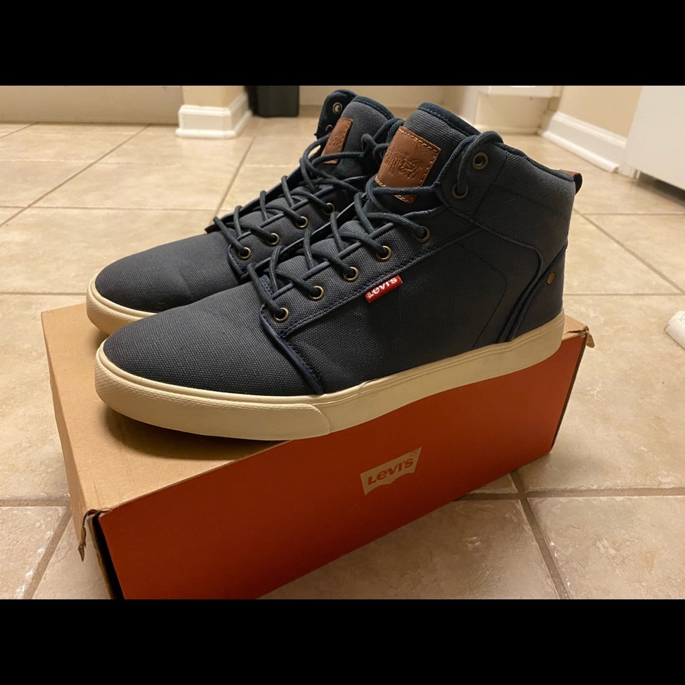 Levi’s casual mids.